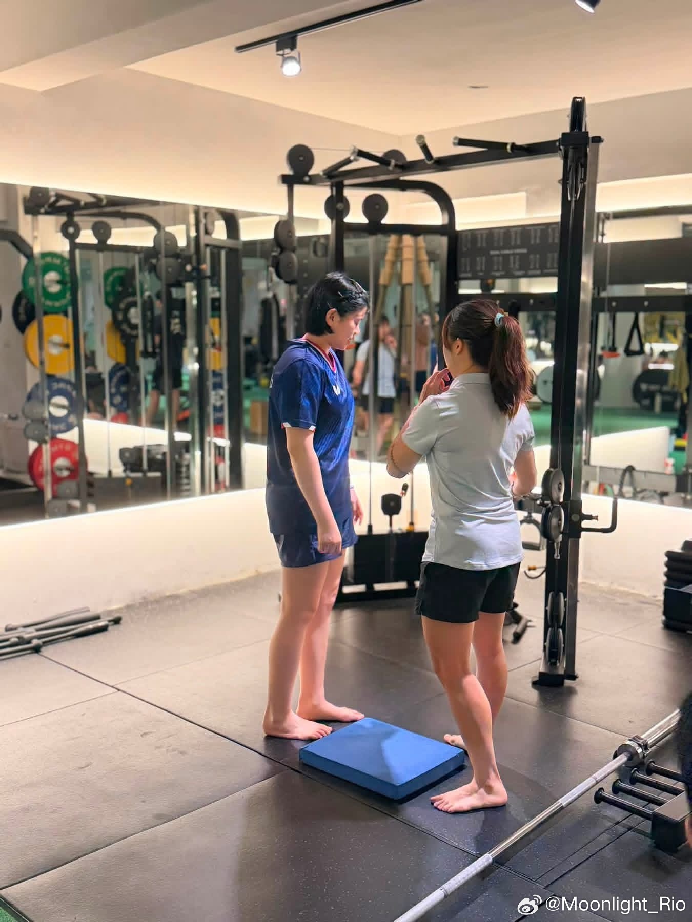 叶伊恬：手臂微恙，进场休养。加强体能，备战蒙古与乌兹别克，几个月后看能不能把抛抛