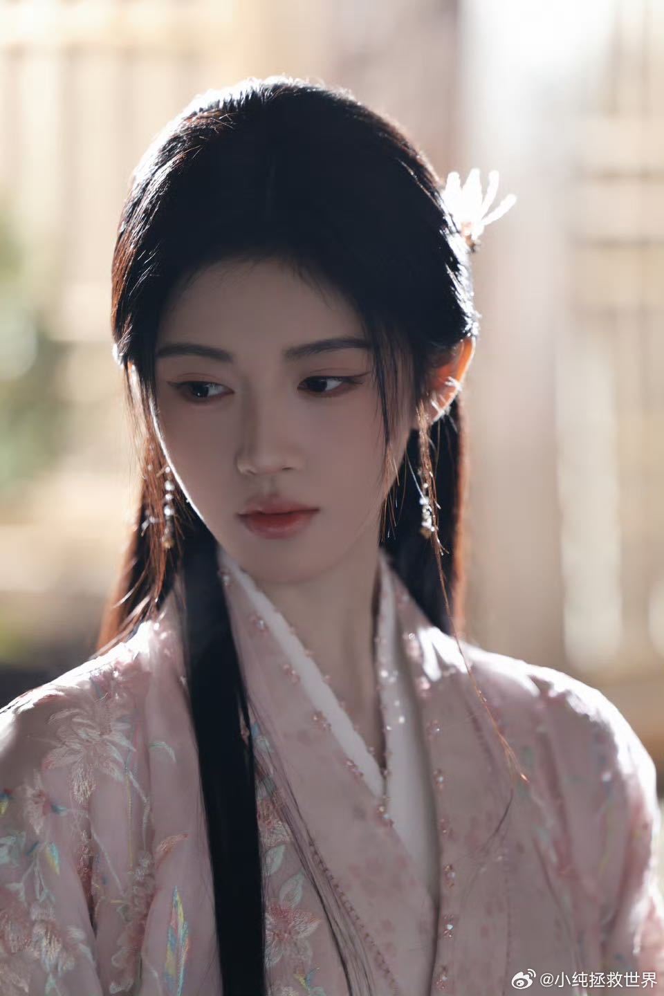 鞠婧祎露芜衣站内角色热度破亿 看到露芜衣的每一个小动作都让人笑出声，鞠婧祎演技太