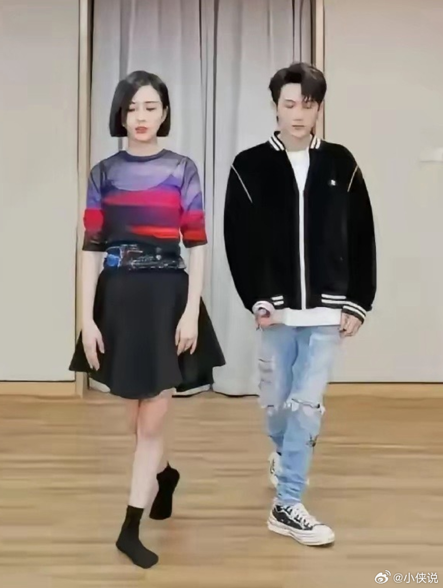 佟丽娅没穿鞋，檀健次还穿的鞋，求檀健次的真实身高刘一诺评论区 亲嘴谁低头