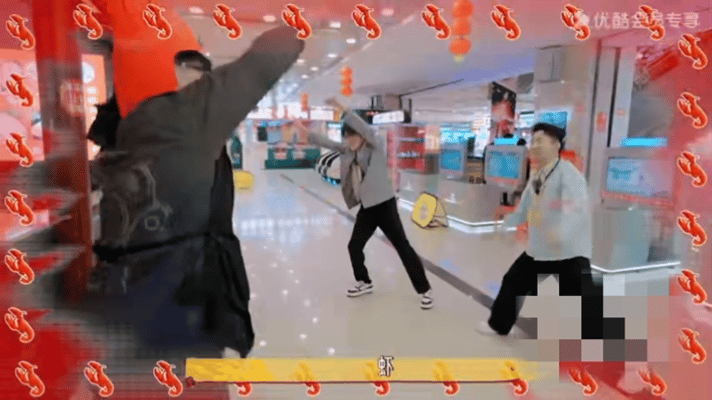 杨迪这次是虾族小煞在节目里跳小龙虾之舞，不愧是时团八番哈哈哈，迪哥这是吃了多少小