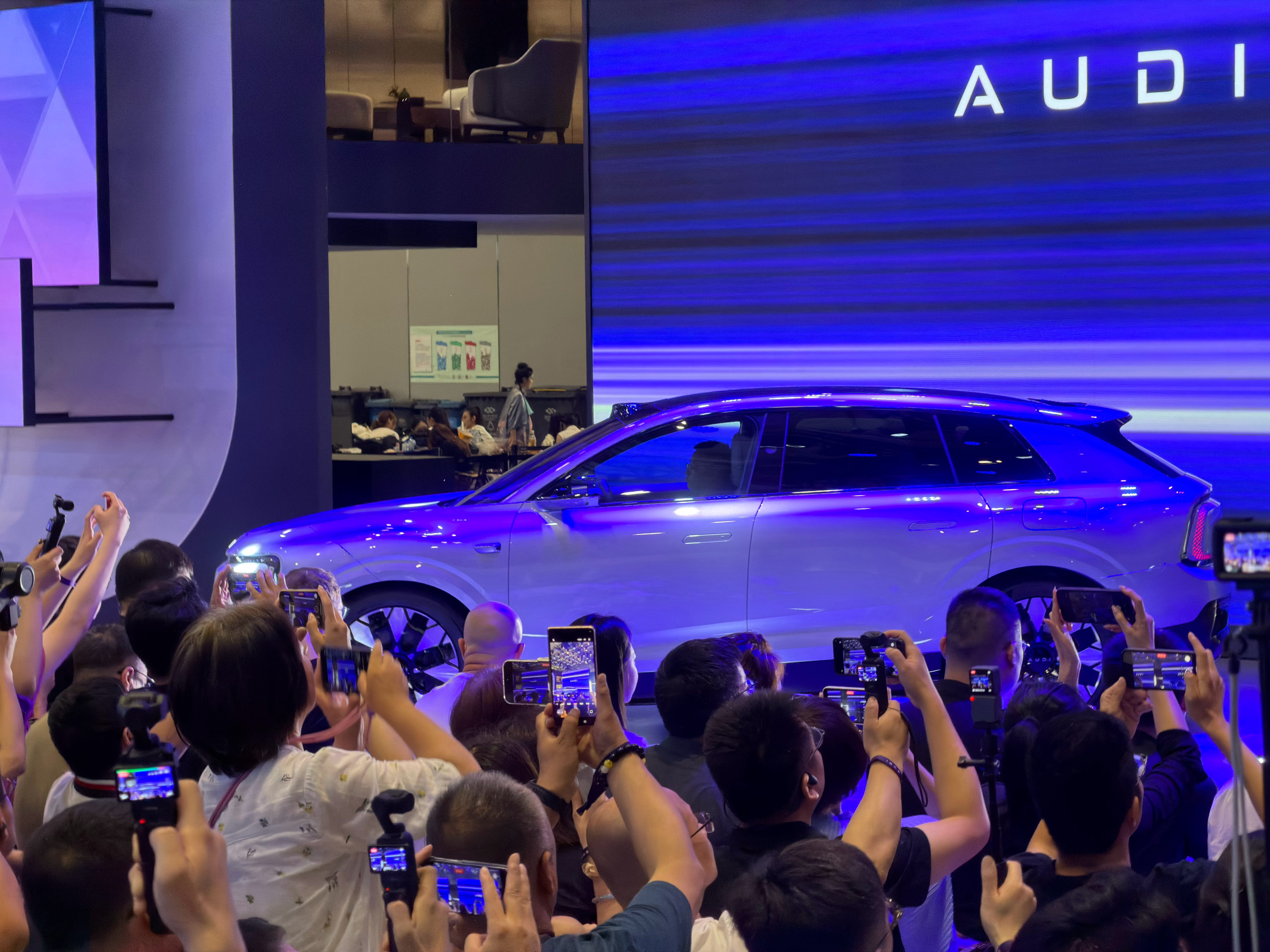 公路之王奥迪e7x上市26.98万元起 26.98万起。说实话，看到这个价格的时