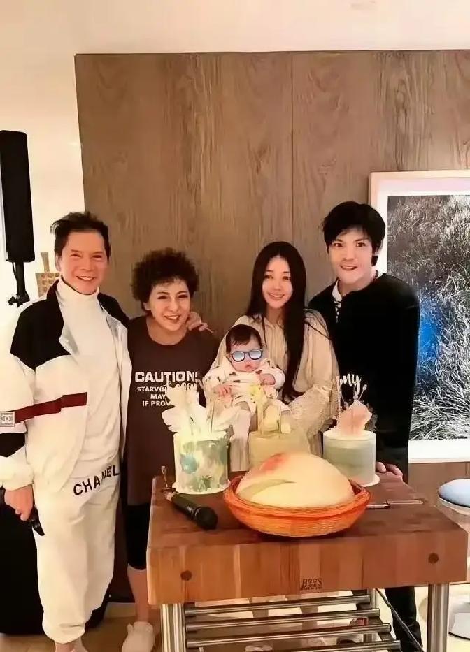5岁小奶黄一露脸就炸锅，向太最骄傲的12亿，最后还是输给了郭碧婷这张脸 