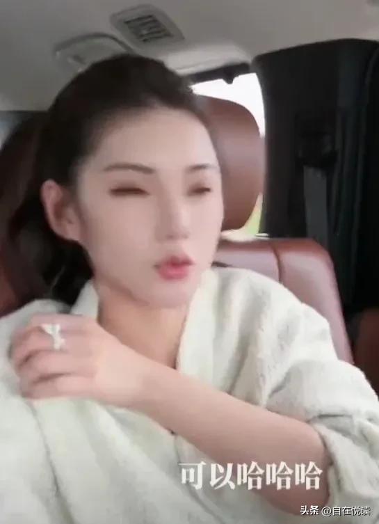 马筱梅
拼命三娘

马筱梅成都行
穿着汉服秀毛笔字
吐露私下真实的汪憨憨

真是