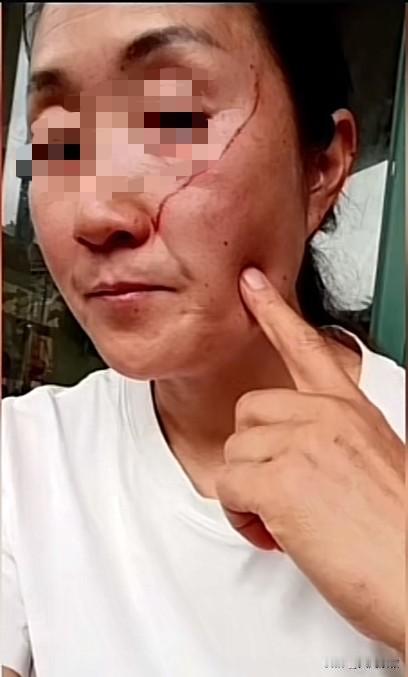 不建议父母陪读。

湖南株洲这对母女给我们做父母的好好上了一课。这个母亲46岁，