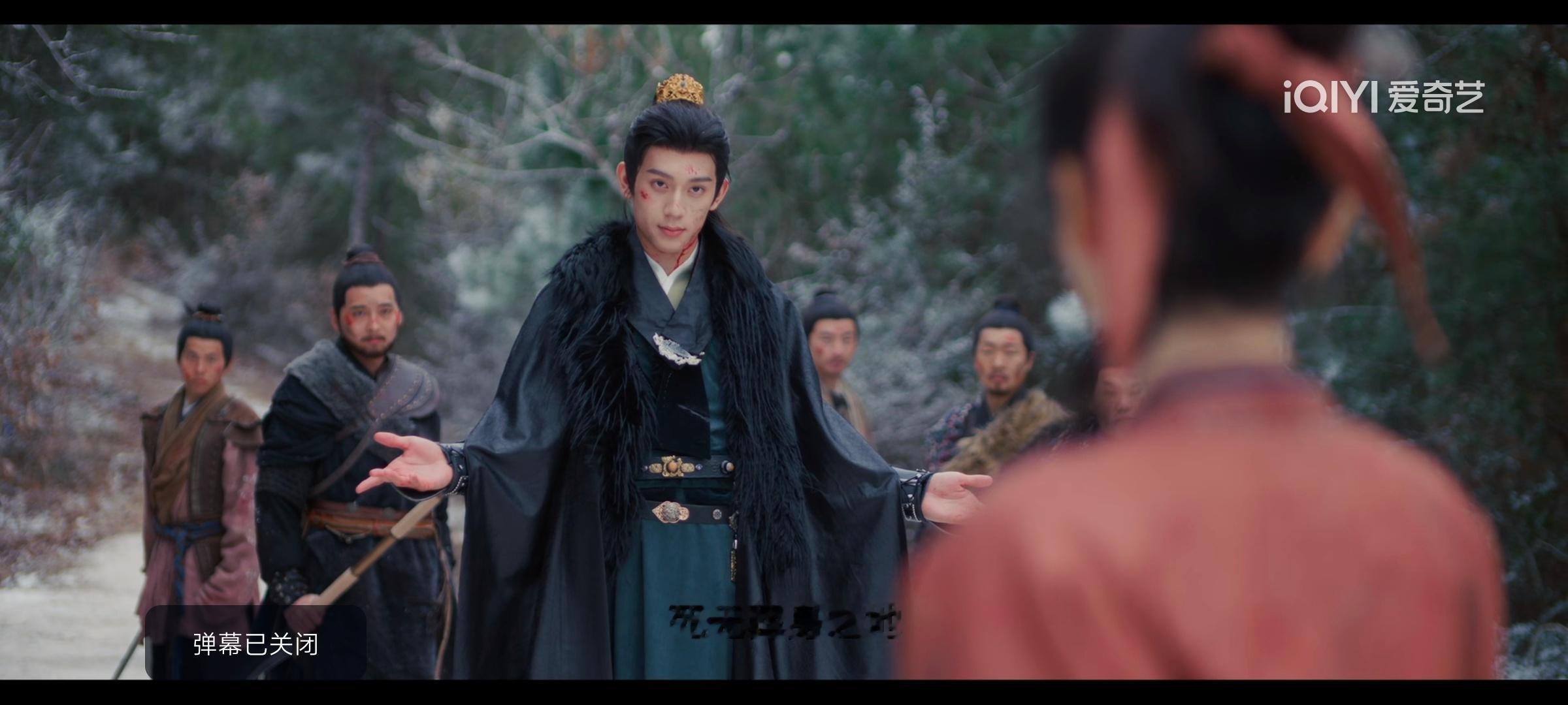 木然说不上来哪里奇怪，感觉哪里都奇怪 