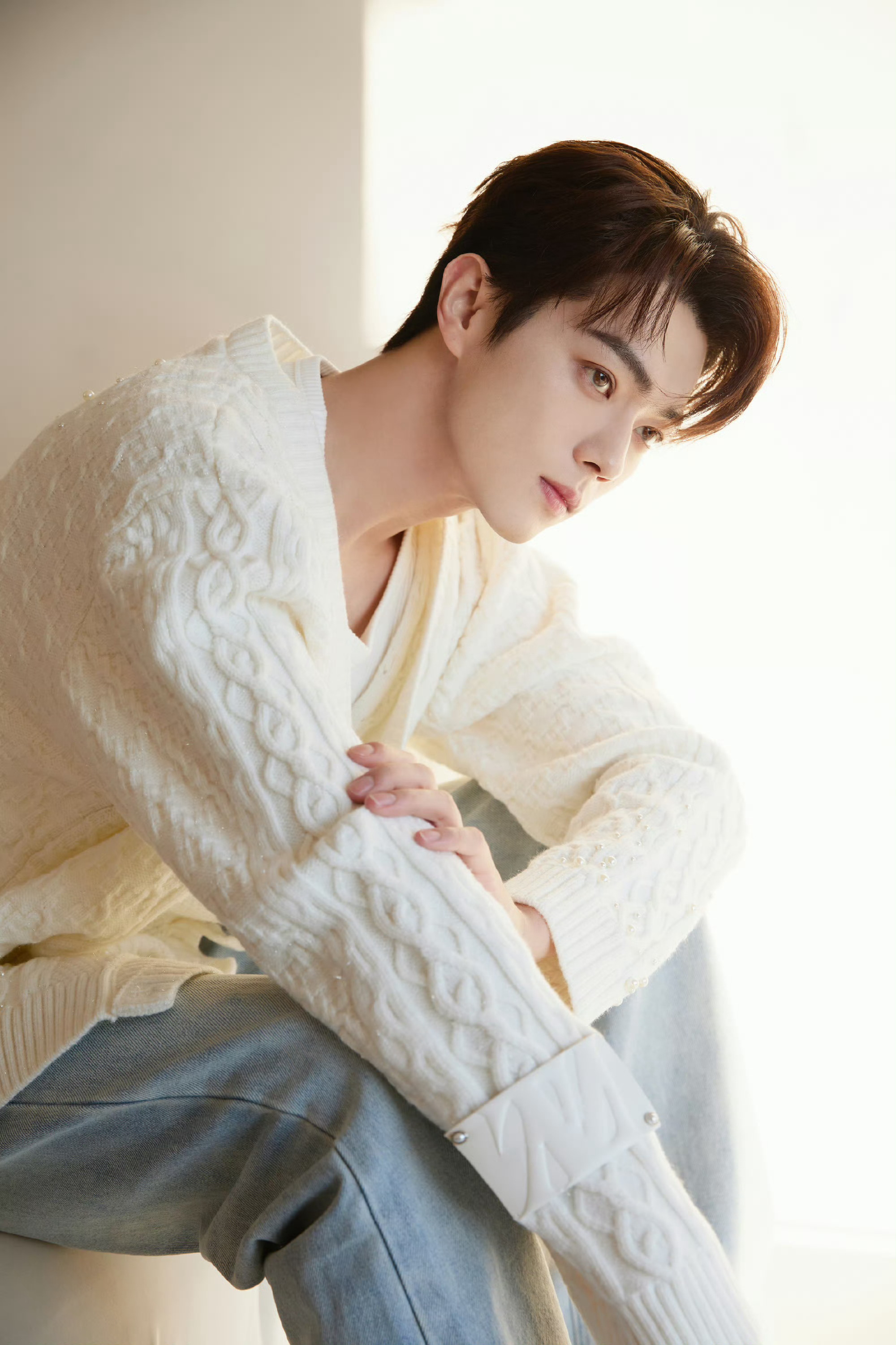 许凯好温柔的一组照片！这组也太好看了吧 