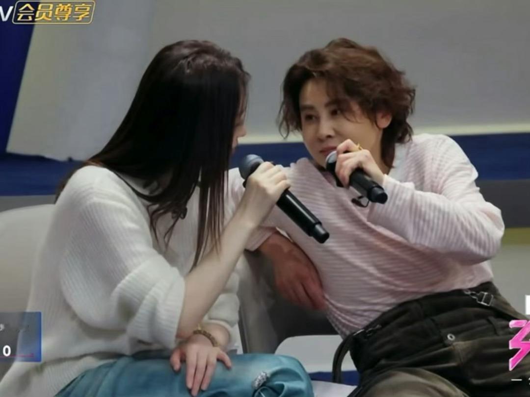 王濛唱心愿便利贴原来是奖励自己 王濛用实际行动证明：追星是不分年龄和身份的。为了