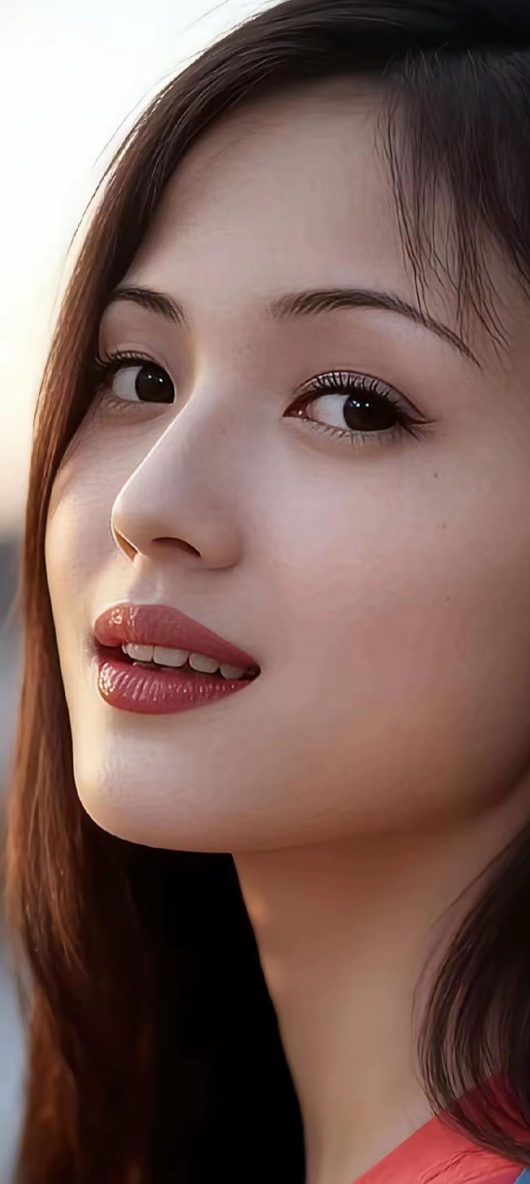 温柔眼波，红唇轻启，岁月静好。