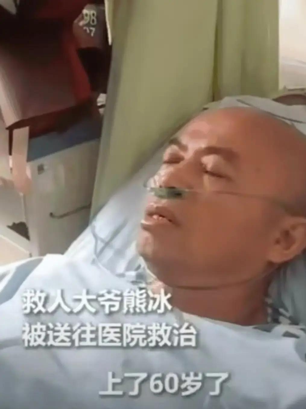 四川，为救落水女子，60 岁大爷从 36 米高的桥上跳下！不料，女子成功获救后，