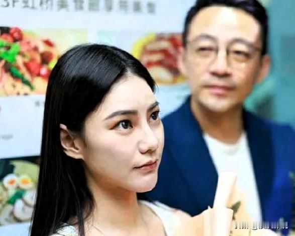 金宝山墓地直播事件反转：博主帮汪小菲脱困 大S家境遭曝光 马筱梅学历被正名
最近