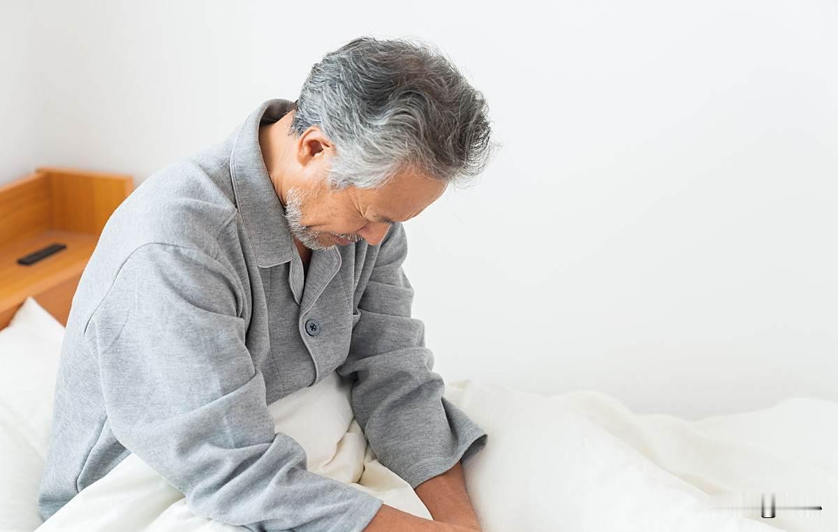 一位老中医说：三更半夜还不睡觉的人，本身就是养生的大忌，你吃啥能补起来？都不够你