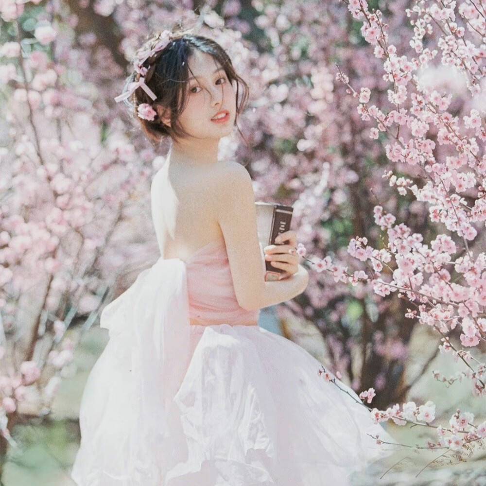 “ 未来日子还长，请保持好心情。” ​ ​​​