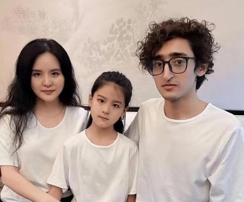 2018年，20岁迪拜富少在湖南留学，竟爱上36岁离异宝妈，父亲知道后勃然大怒：