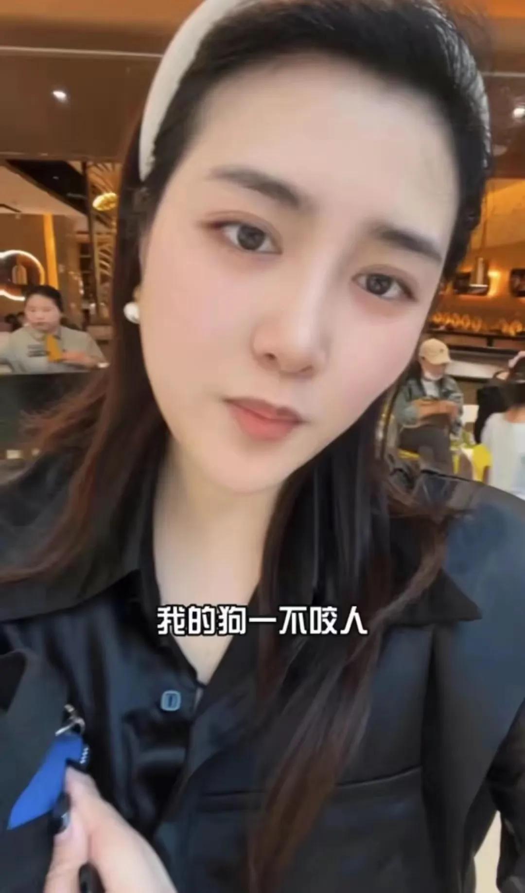 狗到底能不能进饭店？
近日一女子发视频，抱怨饭店不让她的狗子进饭店。狗子一不咬人