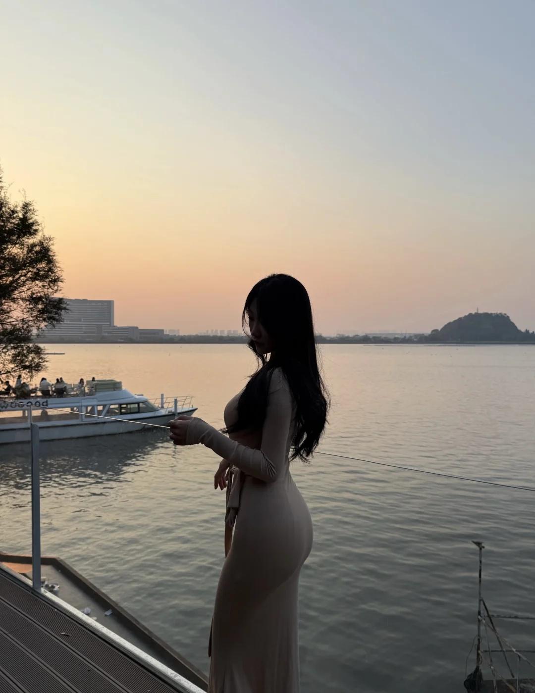 来东钱湖看个日落🌄
宁波探店 宁波 宁波下午茶 湖边日落拍照 湖边咖啡店 宁波