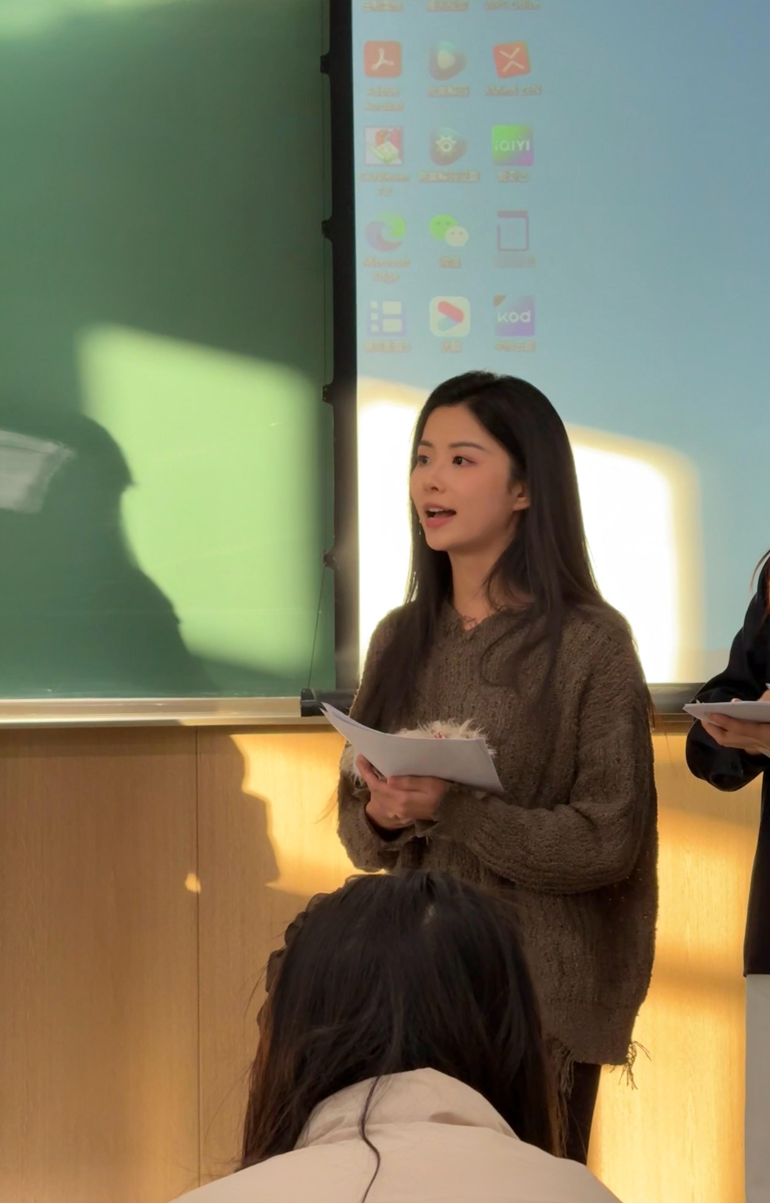 一天PLOG上学加工作是有点辛苦啊，这两个多月我都没适应。今天早上5:45起床的