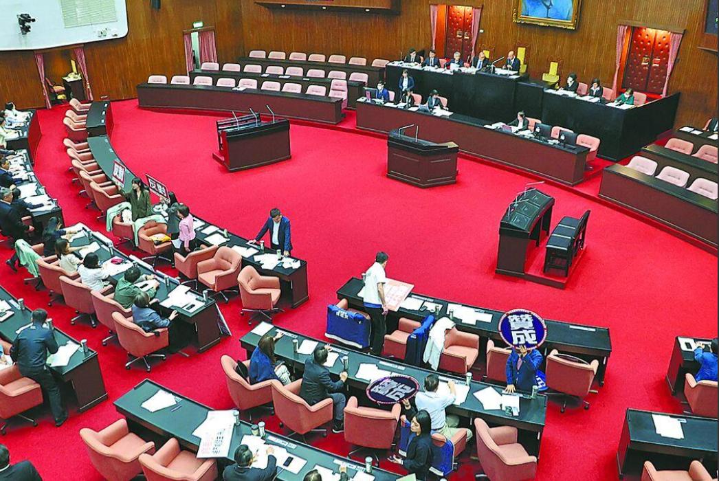 国民党这场预算攻防，折腾了近一年，最后却落了个两头不讨好的结局。去年8月就送审的