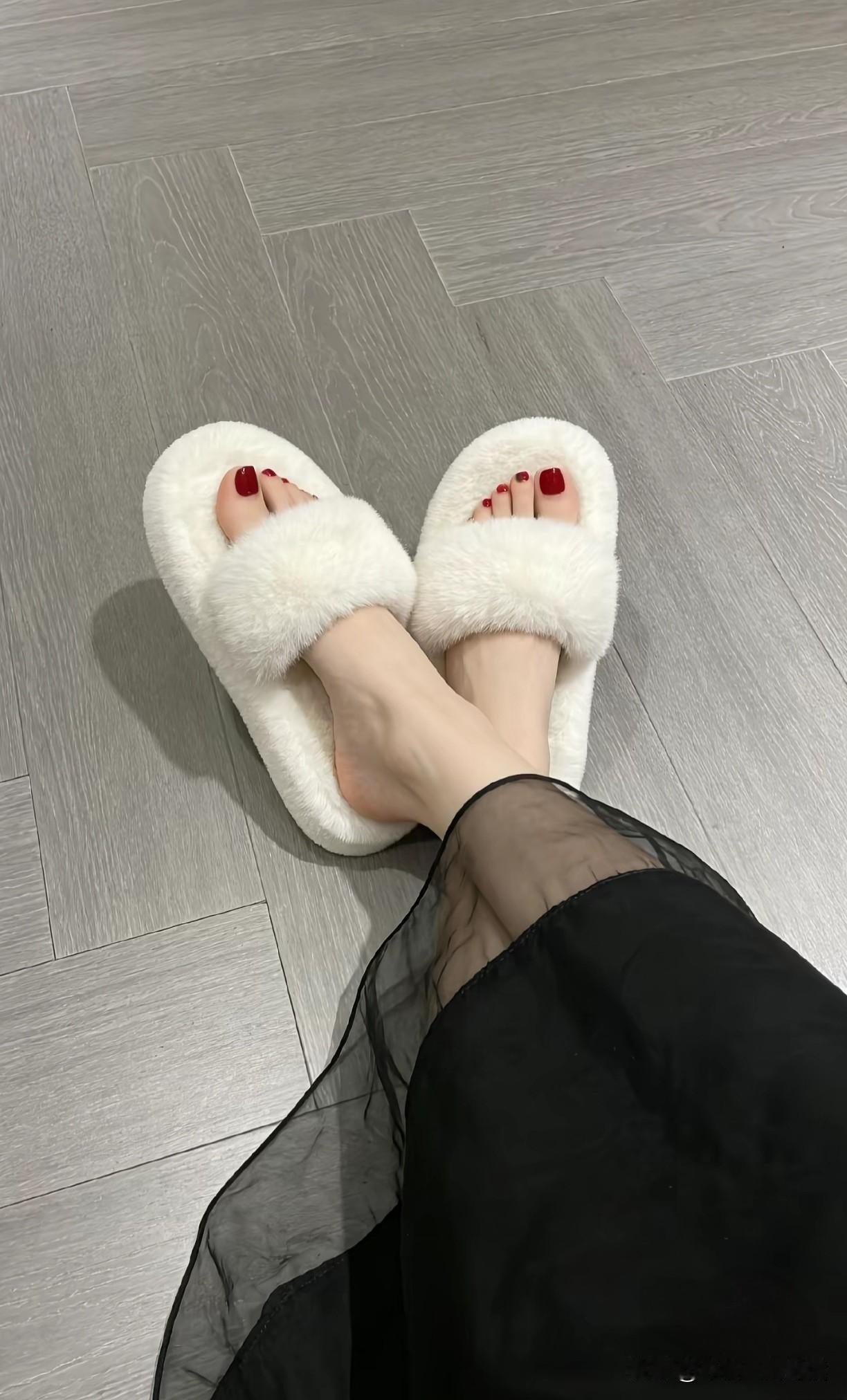 完了，心好慌，女朋友知道会不会杀了我？
女朋友今天一大早直接开车回了老家，去给她