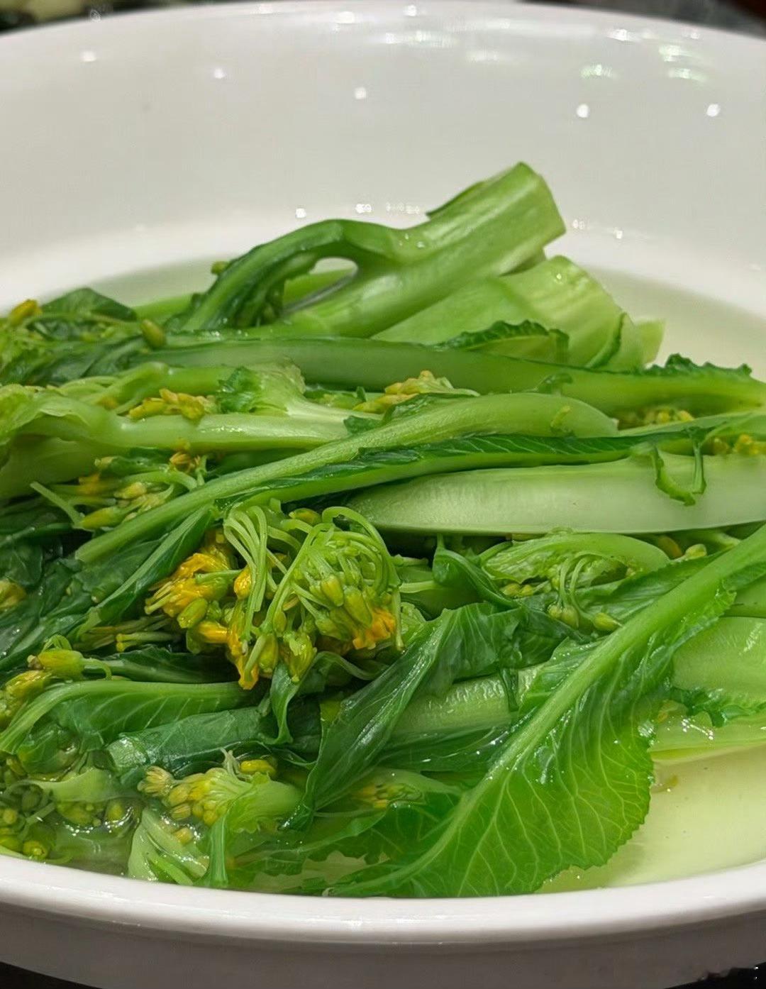 这个周末，很多人可能不太好过，看到新闻有人真的上了天台，有人狂赚就意味着有人狂亏