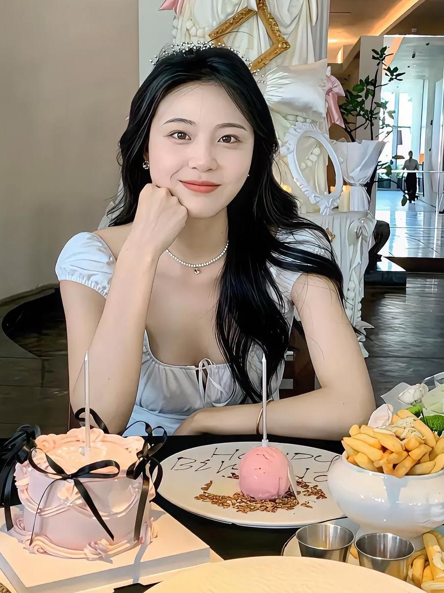 人终有一死
谁也逃脱不了自然规律
死亡并不可怕
死是炎炎夏日的凉风
带来无忧的睡