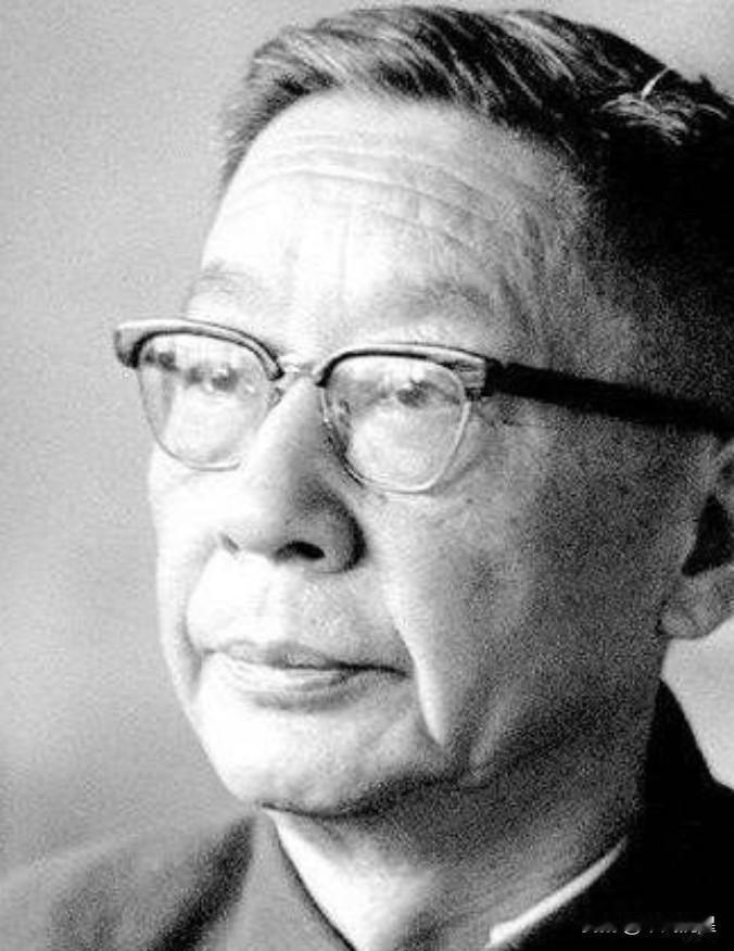 [微风]1966年8月24日，老舍投湖自尽于北京西城太平湖，在投湖自尽前，他特别