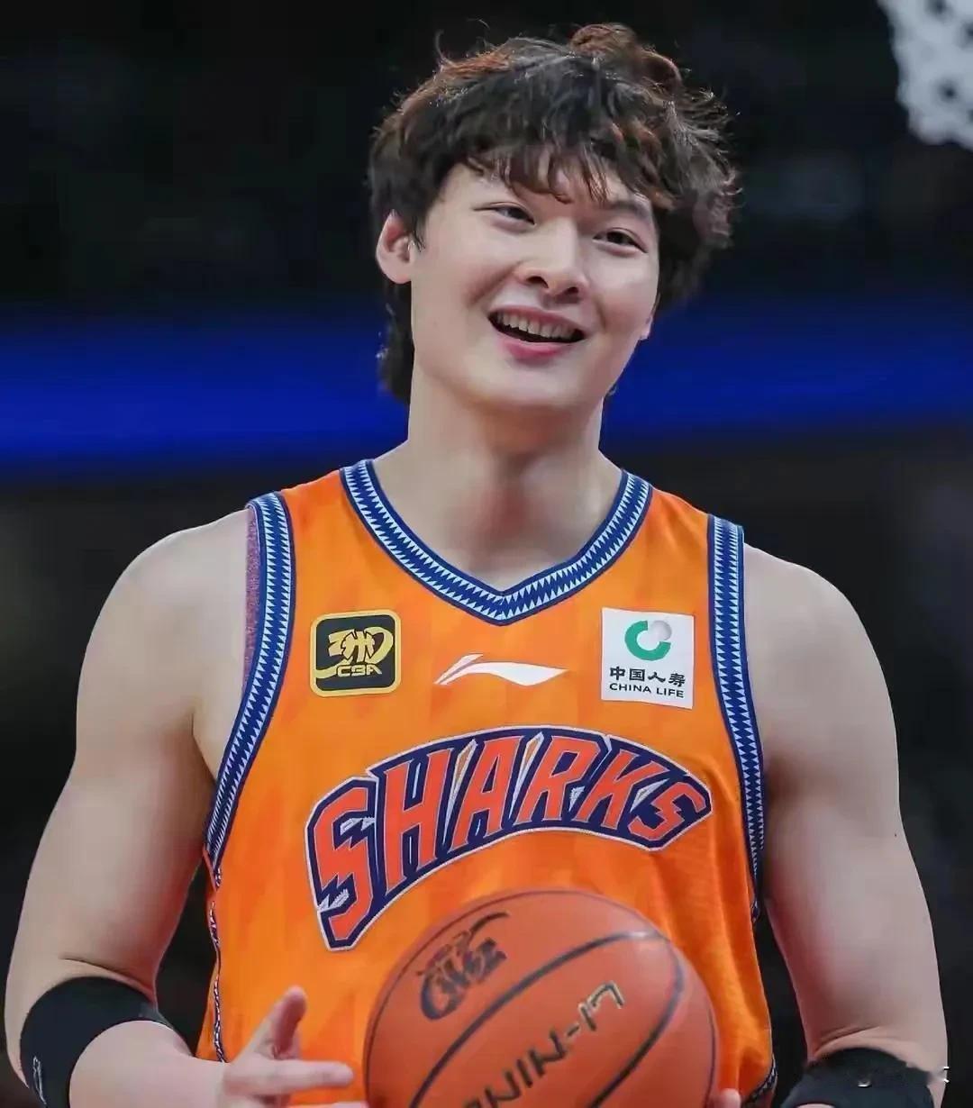 王哲林访谈吐露心声！错失NBA机会心生遗憾，发言瞬间引发全网球迷热议

近期王哲