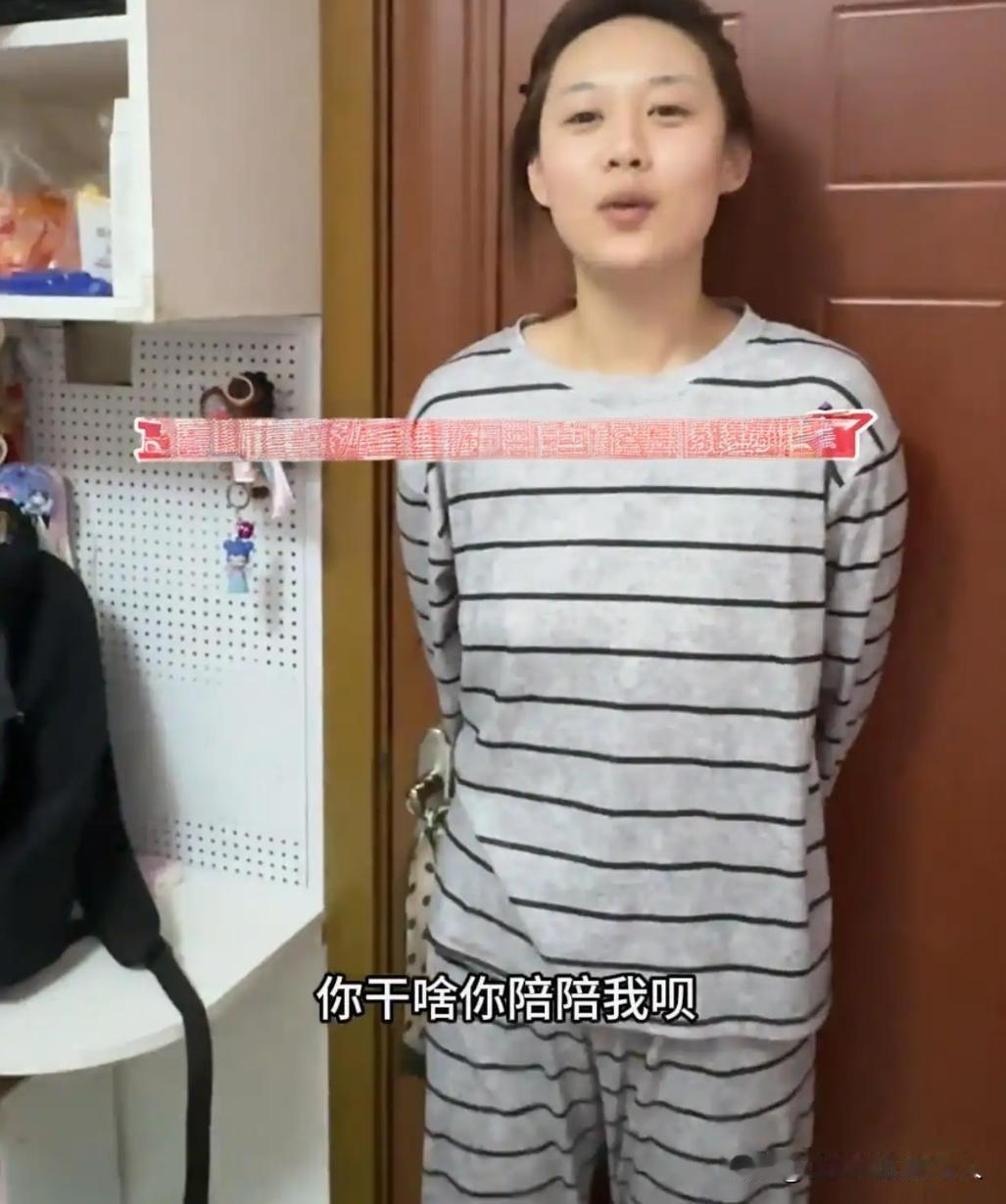 争议拉满现场！湖南28岁女子约男同事到家，锁门强行留人
网友：妥妥掉进圈套
近日