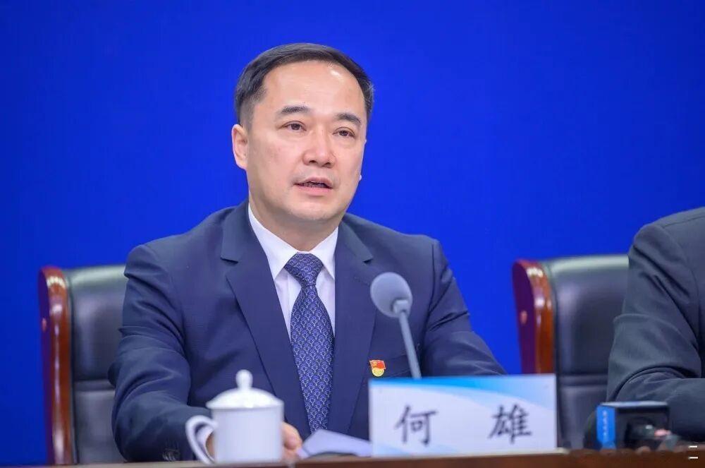 河南省政府副秘书长、办公厅主任何雄涉嫌严重违纪违法，目前正接受河南省纪委监委纪律