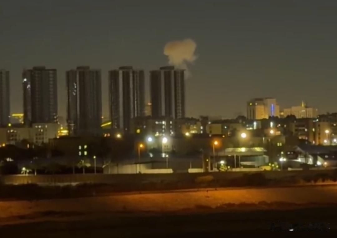 伊朗用事实告诉全世界，即便真的打击了美国的大使馆，也没什么严重后果！
 
当地时