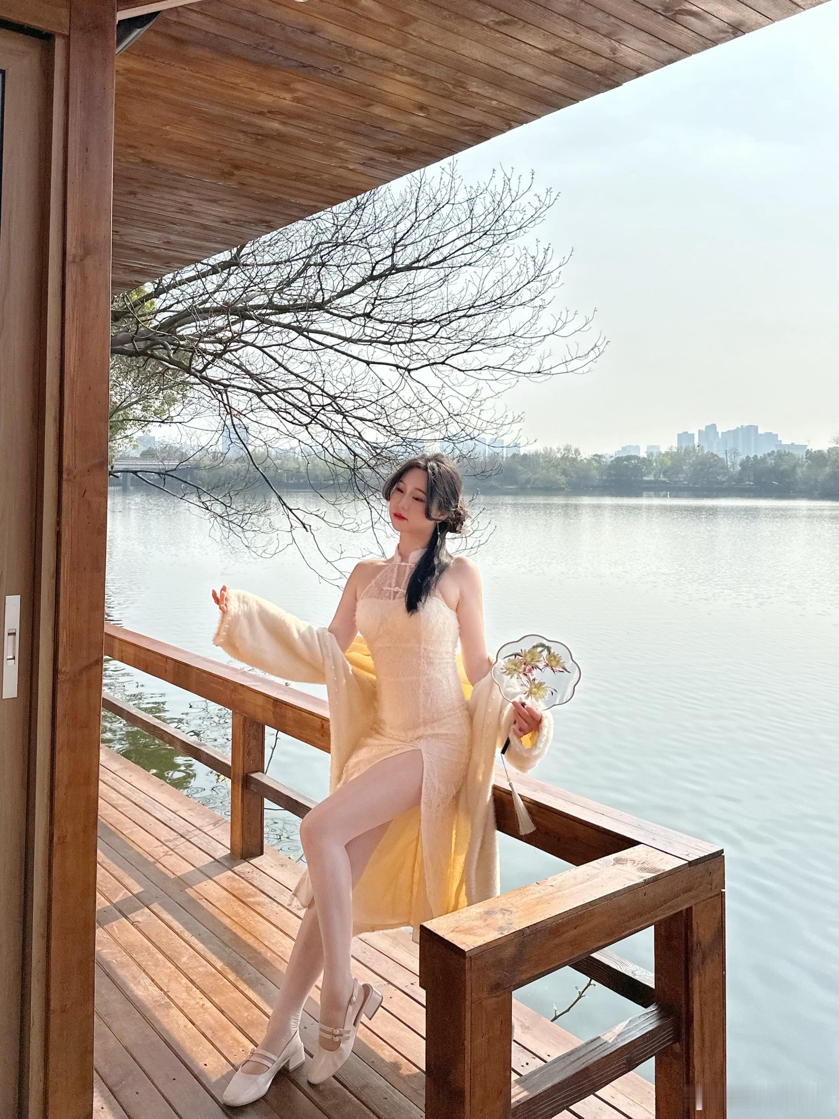 梨花香🧚🏻‍♀️👗:黑色草莓STRAWBERRY ​​​