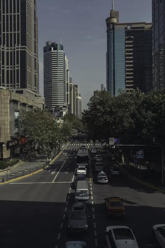 淮海路的灵动和流变实在是令人目不暇接，一个时尚淘汰了一批商家，同时又催生了一批冲