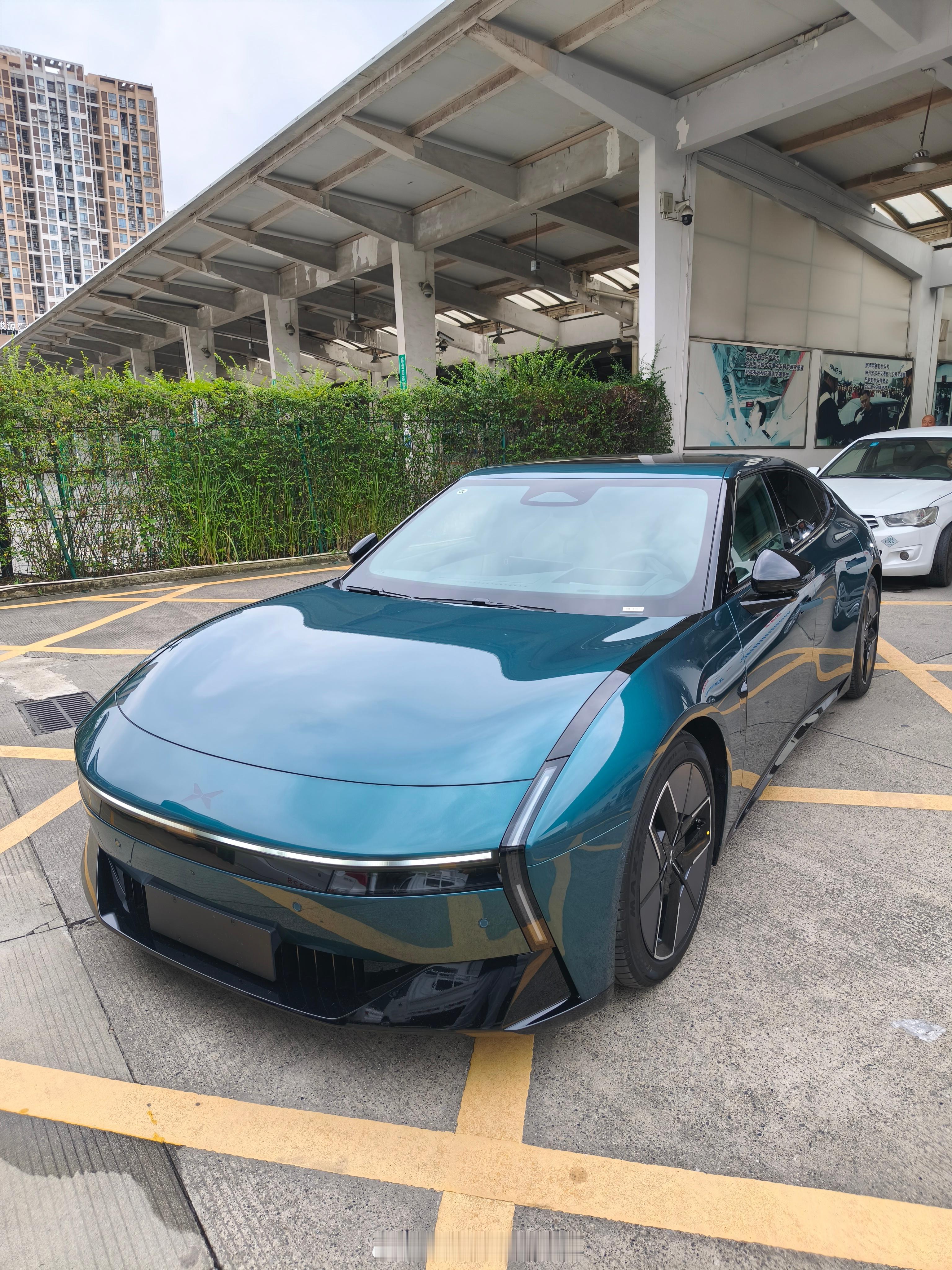 今天来给小鹏P7上牌，开了一百多公里了，给大家分享一套我的驾驶设置。动力响应放在