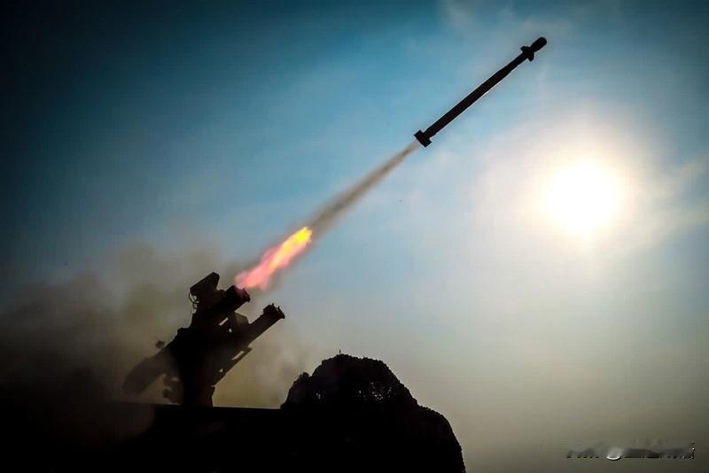 制裁锁不住波斯军工魂！伊朗堪称中东“偏科学霸”，导弹、无人机双线开挂。地下导弹城