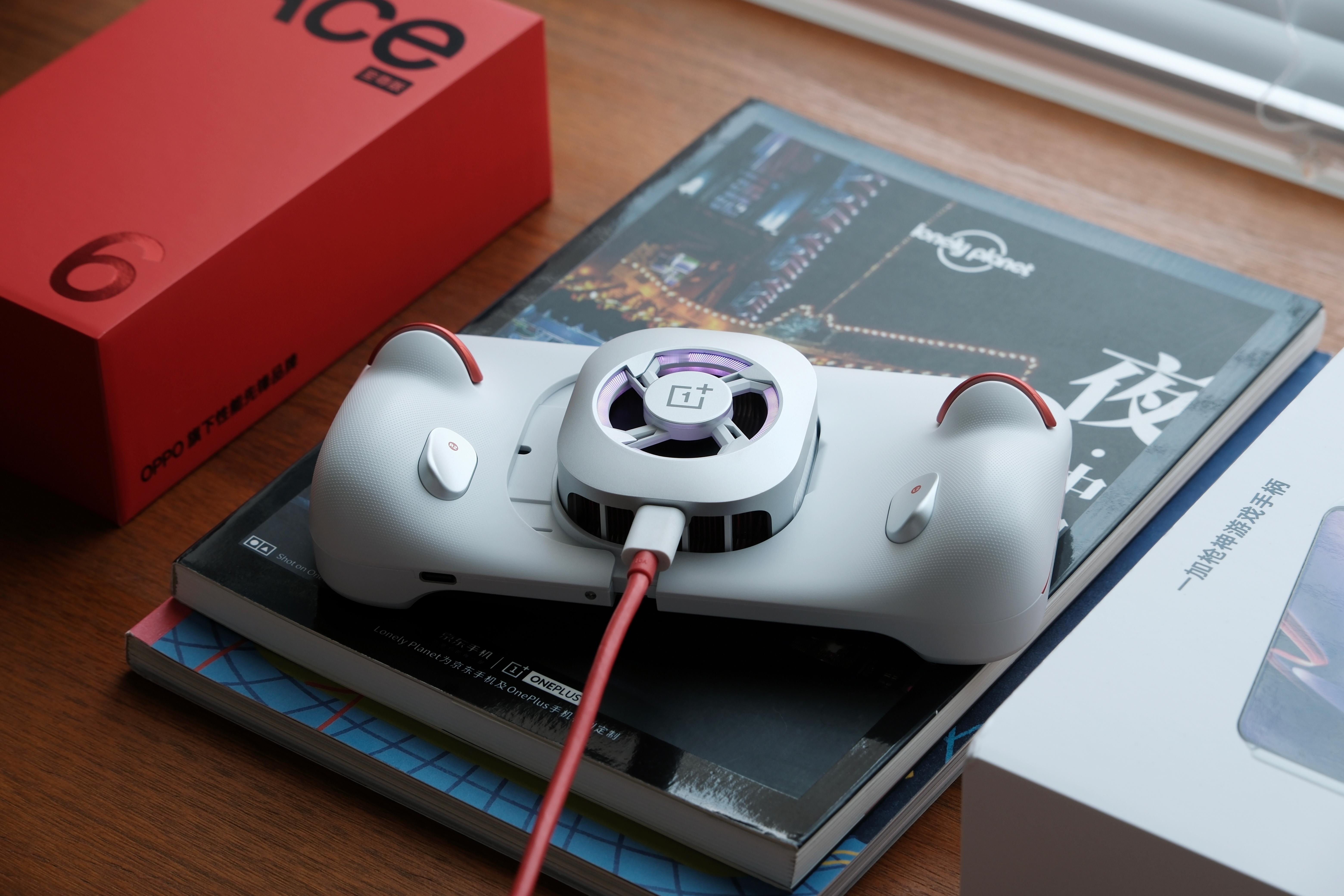 开箱一下一加Ace 6 至尊版完全体！一加Ace 6 至尊版+一加枪神游戏手柄+