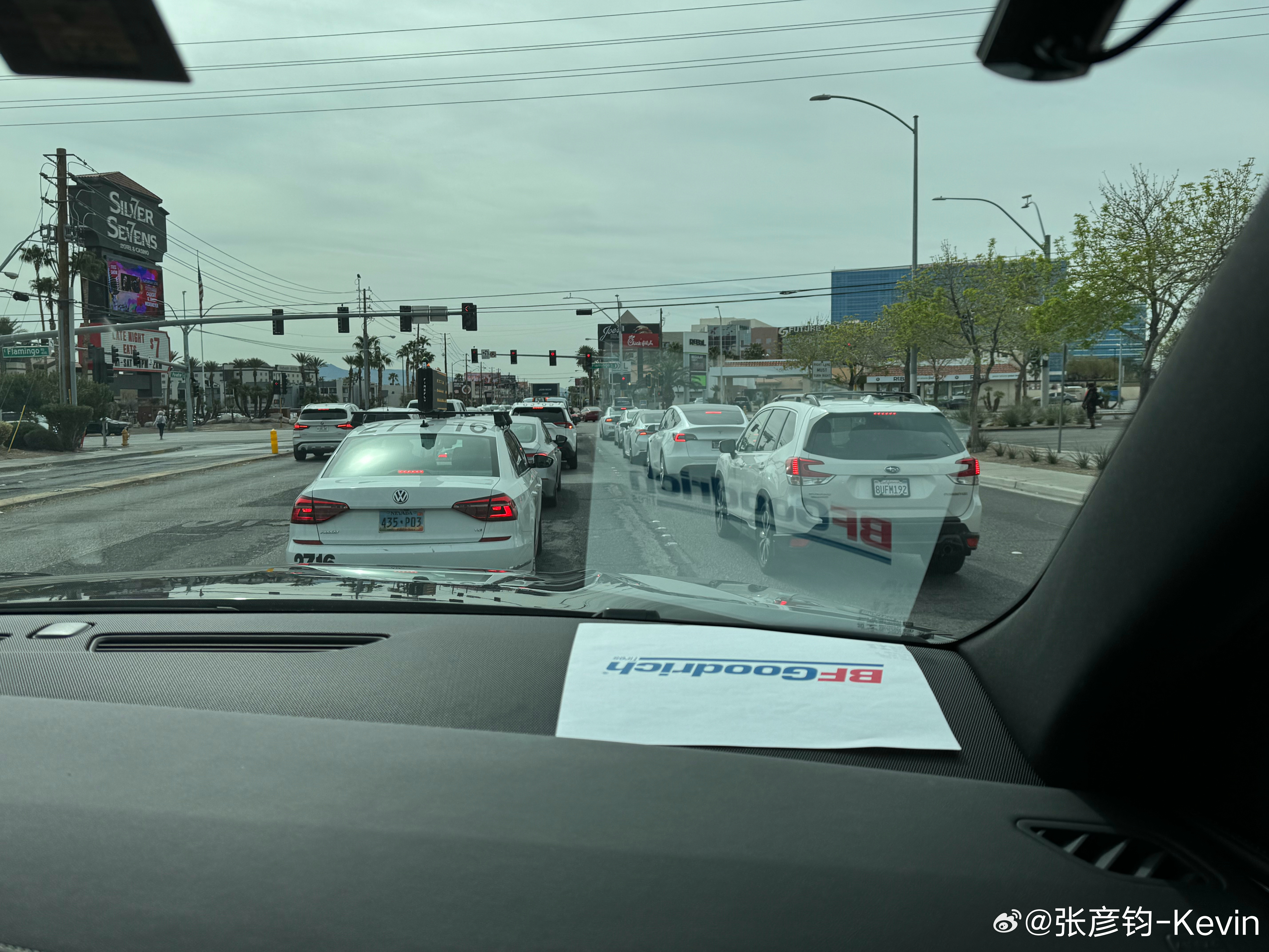 在拉斯维加斯观察了一周大街上的车，发现韩国车很多，丰田很多，特别是RAV4和汉兰
