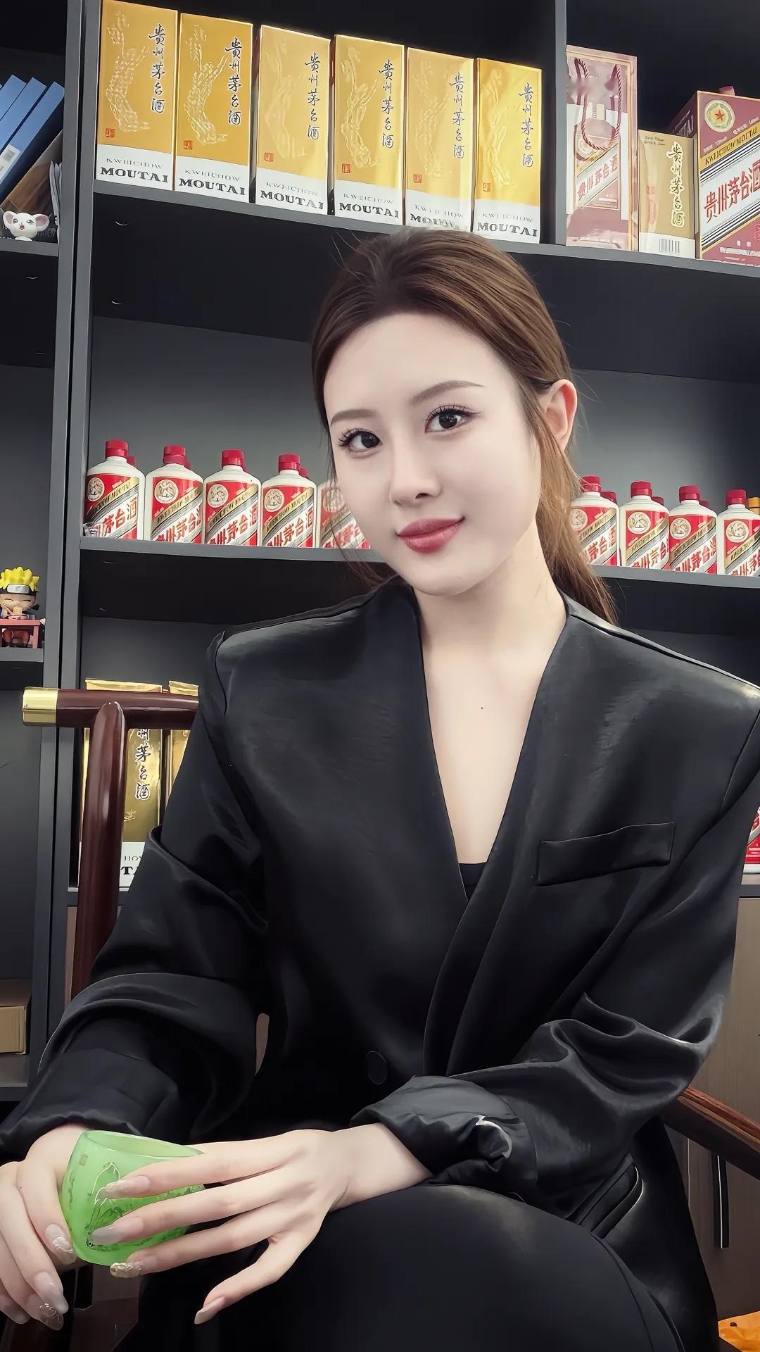 带上微笑，去见证那个成长后了不起的自己！女生怎么穿搭会看上去很优雅有哪些美女让人