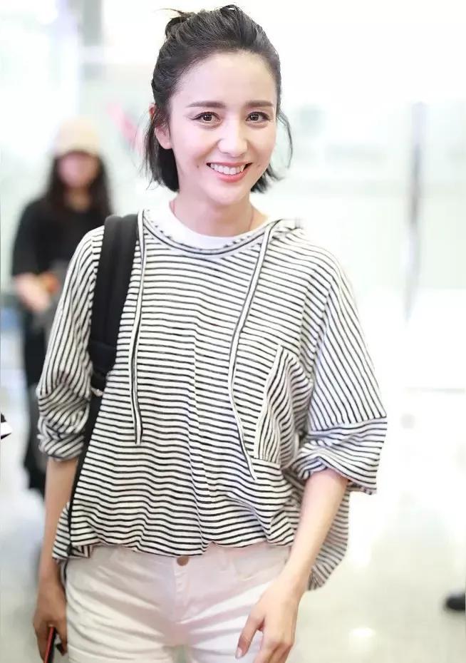 佟丽娅
休闲照