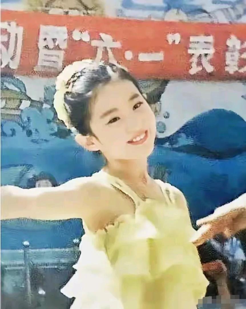 刘亦菲真是天生主角脸，娱乐圈清流非她莫属，美丽非凡零绯闻。