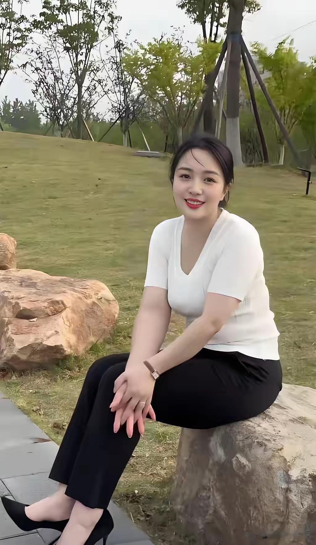 43岁，她终于怀上了自己的第一个孩子。可丈夫却翻脸了，家里有两个继子女要养，老人