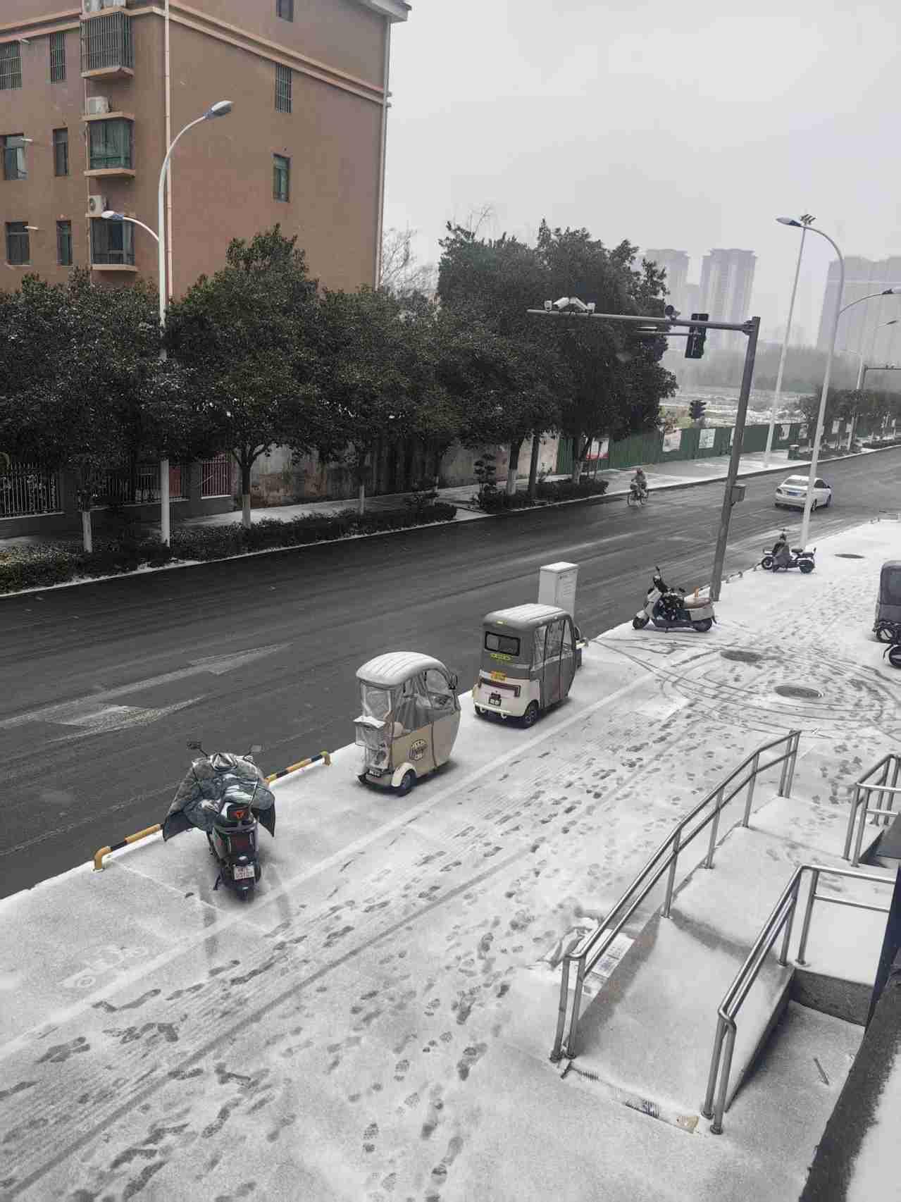 我的今日状态：冷的不想出门
我这里的天气：☀️大雪