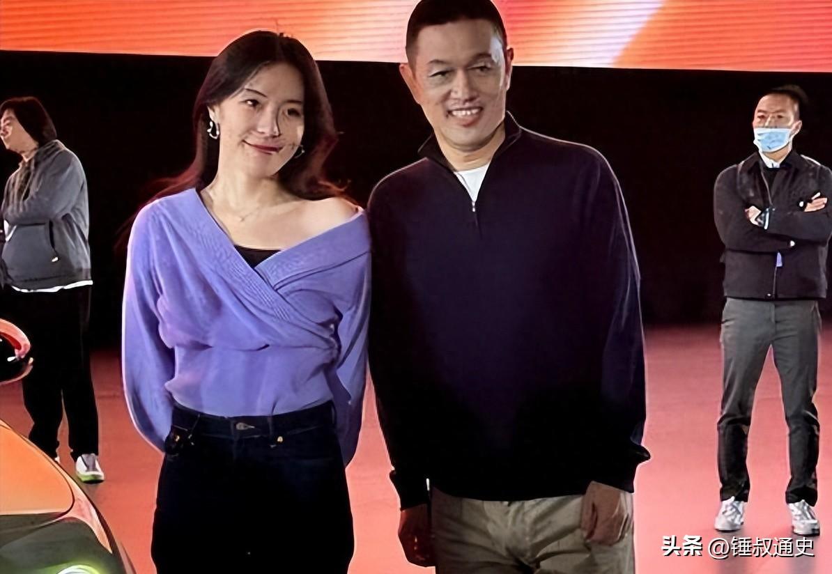 “她这辈子最大的标签，或许恰恰是她最想撕掉的东西。”

这些年，提起王奕芝这个名