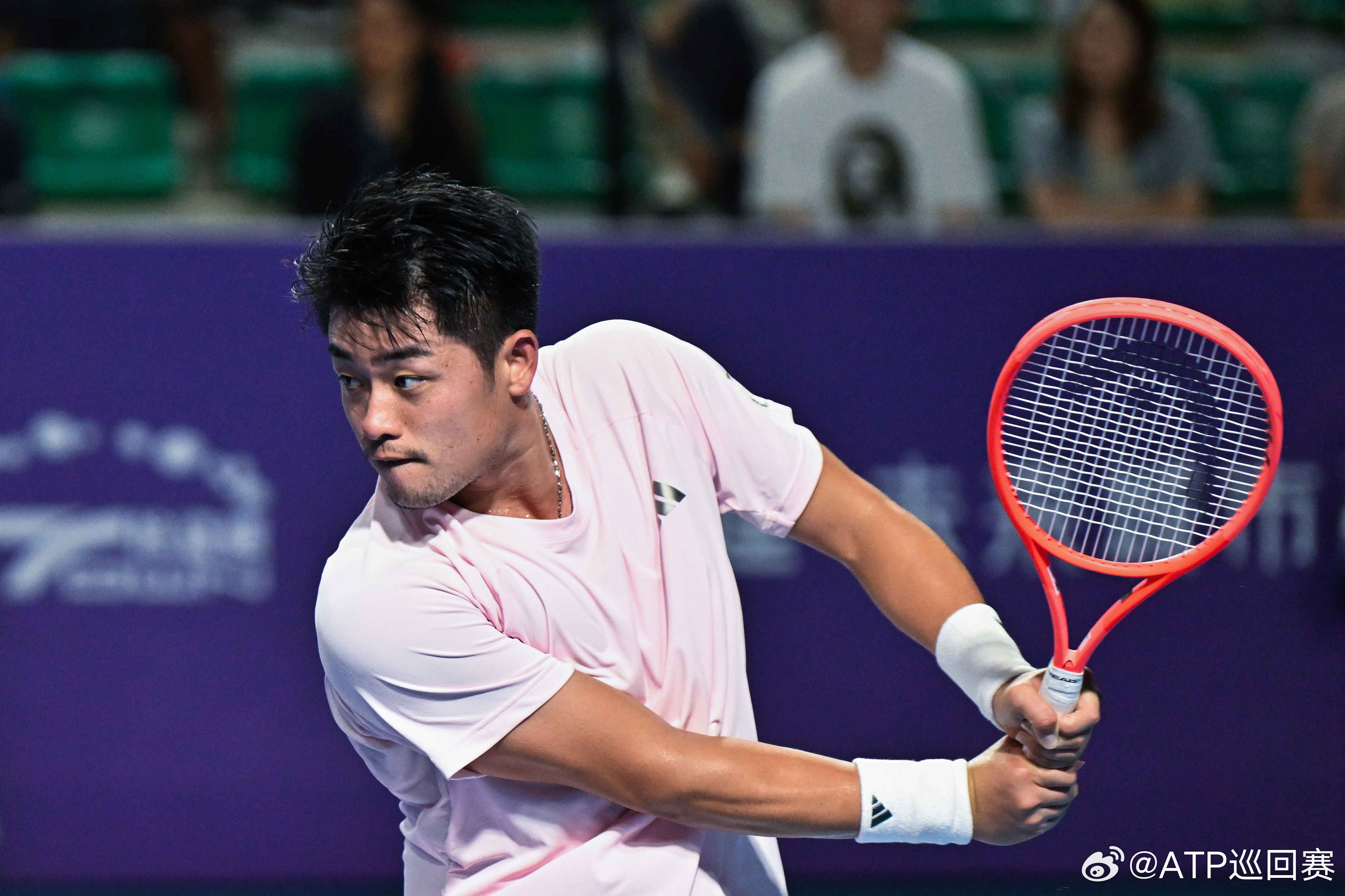 广州南沙国际网球挑战赛周四重点赛果：崔杰(WC) 7-6(4) 7-6(7) 吴