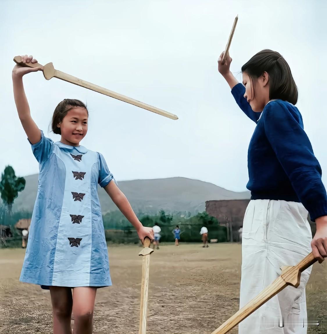 二战时期的中国照片。二战尾声，美国摄影师在中国拍了不少照片，经过AI还原上色，当