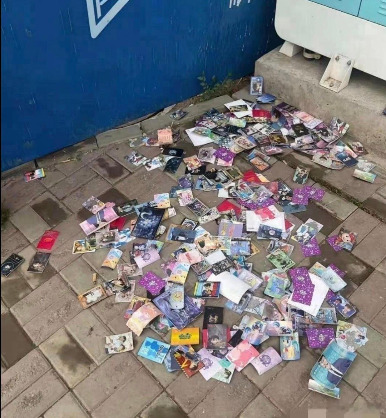 好想捡，但是不好意思，蹲下去 