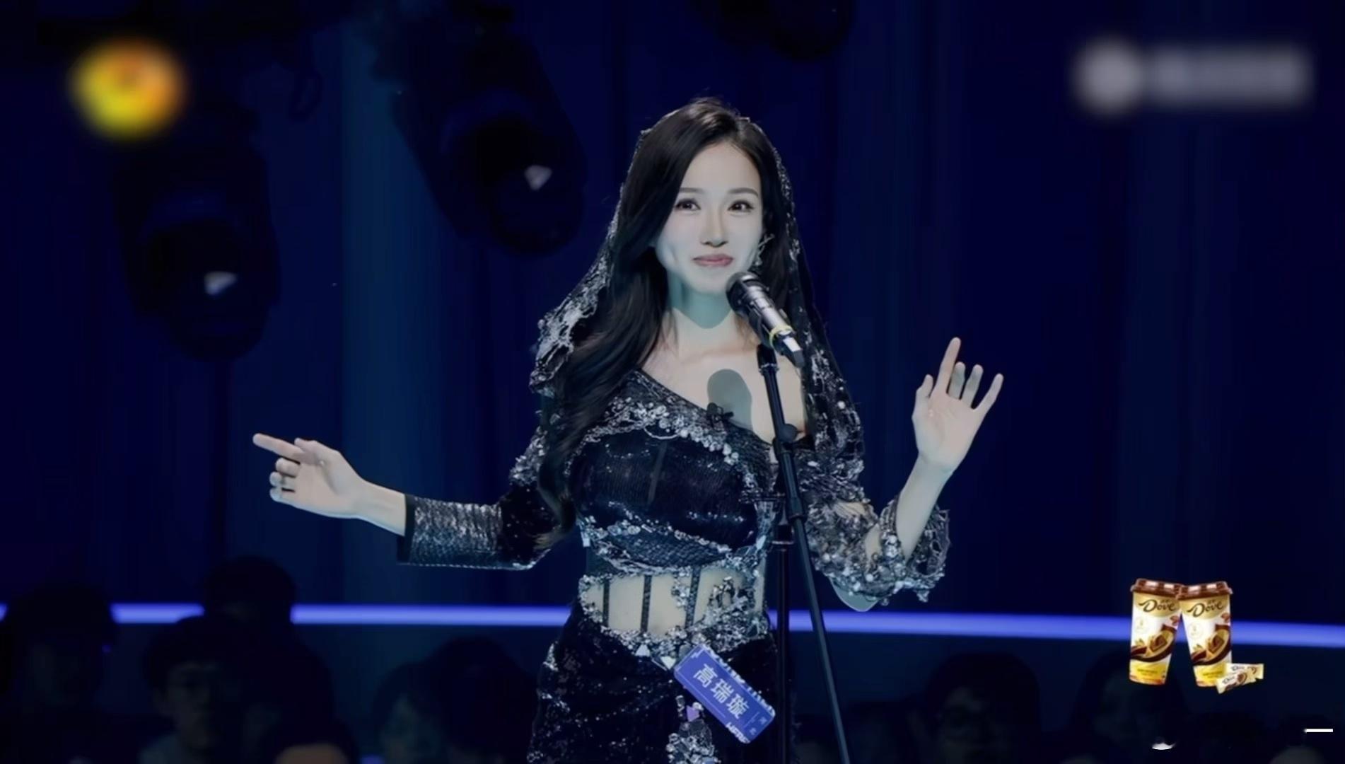 吴碧霞看自己学生比赛捏了把汗哇塞！高瑞璇在《声鸣远扬》演绎《侯爵请听》，共鸣运用