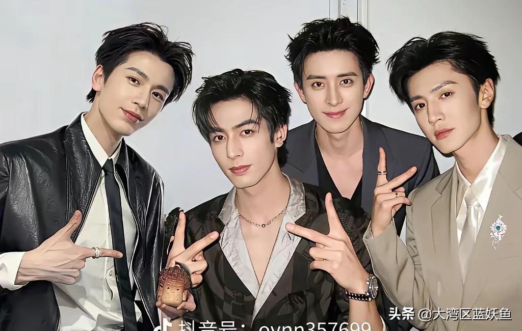 左边男团舞台灯光晃眼，唱跳整齐得像复制粘贴，粉丝尖叫能掀翻屋顶；右边国乒队训练馆