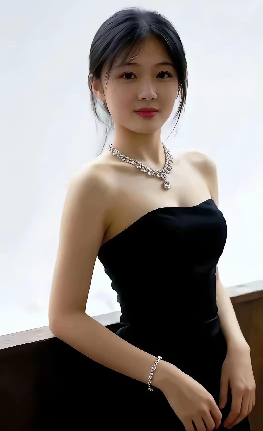 30岁不上班，在家伺候3位老人，月入26000，这姑娘才是人间清醒？

我们小区