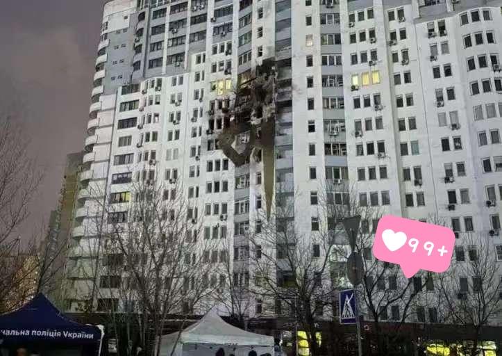 乌克兰空军9日在社交媒体上说，俄罗斯当天动用包括一枚中程弹道导弹在内的36枚导弹