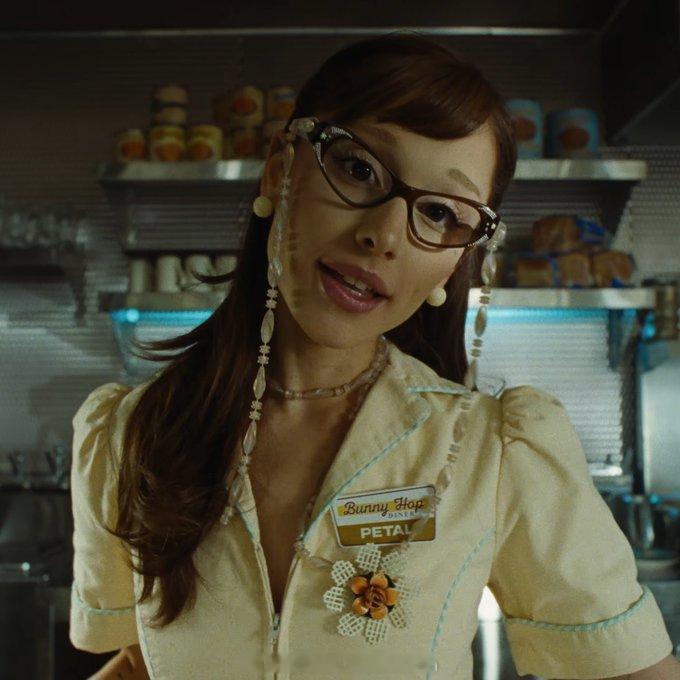 ArianaGrande Ariana Grande 的全新单曲《hate th