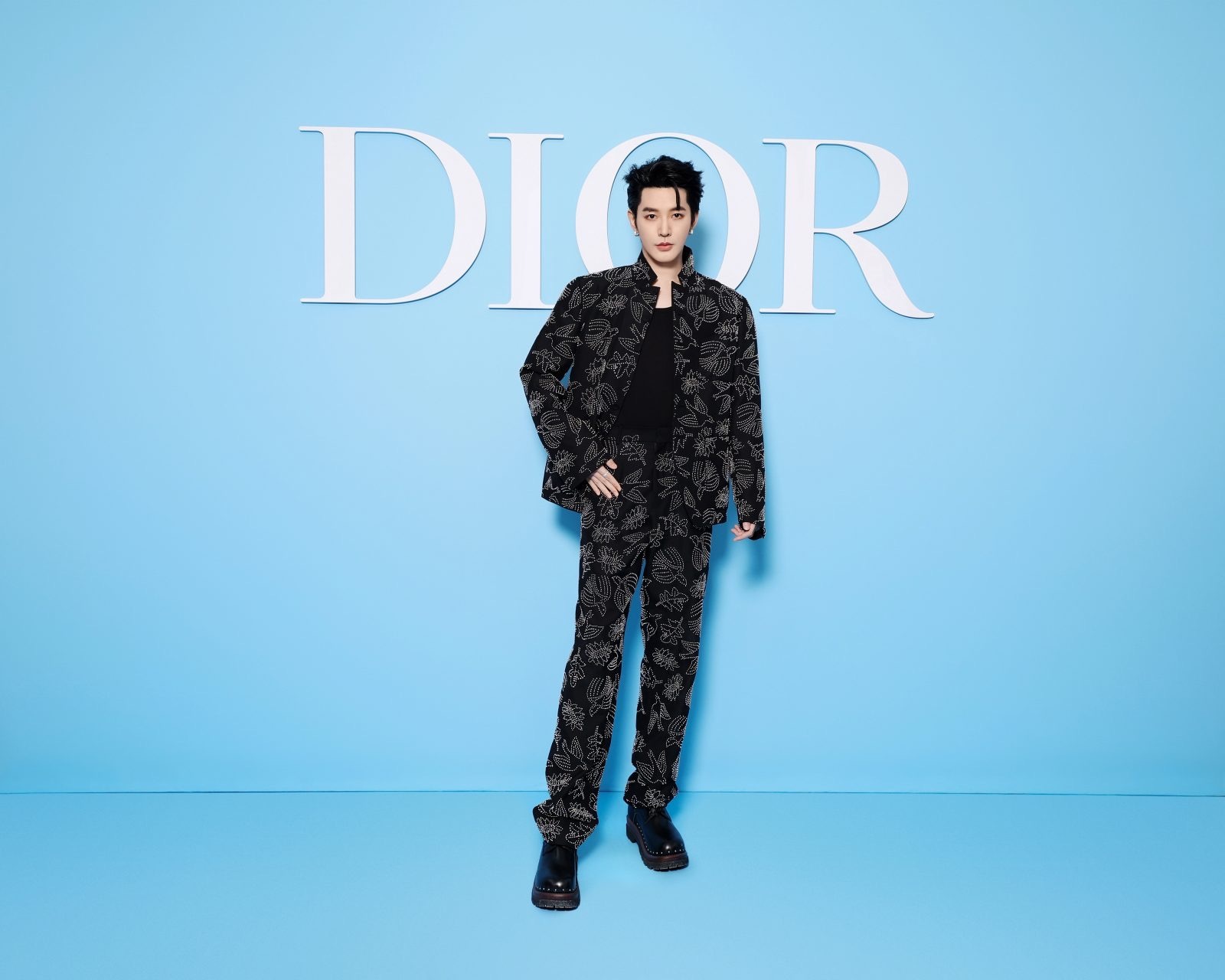 Dior品牌大使、全球美妆代言人邓为即将连续三年亮相品牌春夏大秀！期待🥰 巴黎